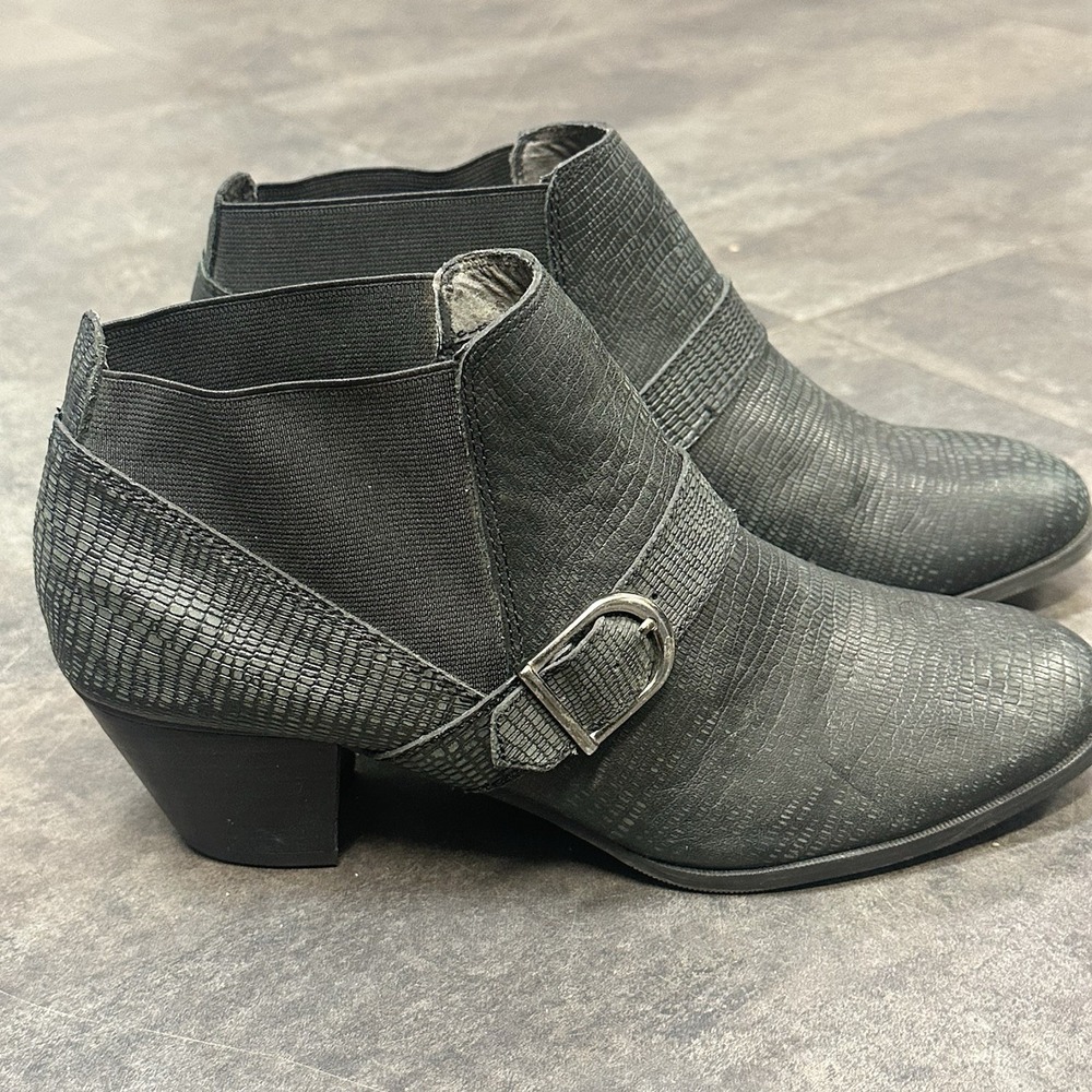 G.H Bass & Co Black Leather Paloma Lizard Buckle Detail Elastic 8.5 Ankle Bootie